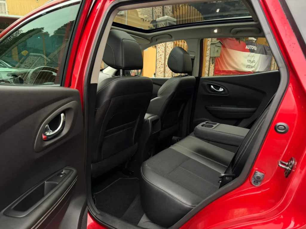 Interior Renault Kadjar 2016 trapă panoramică