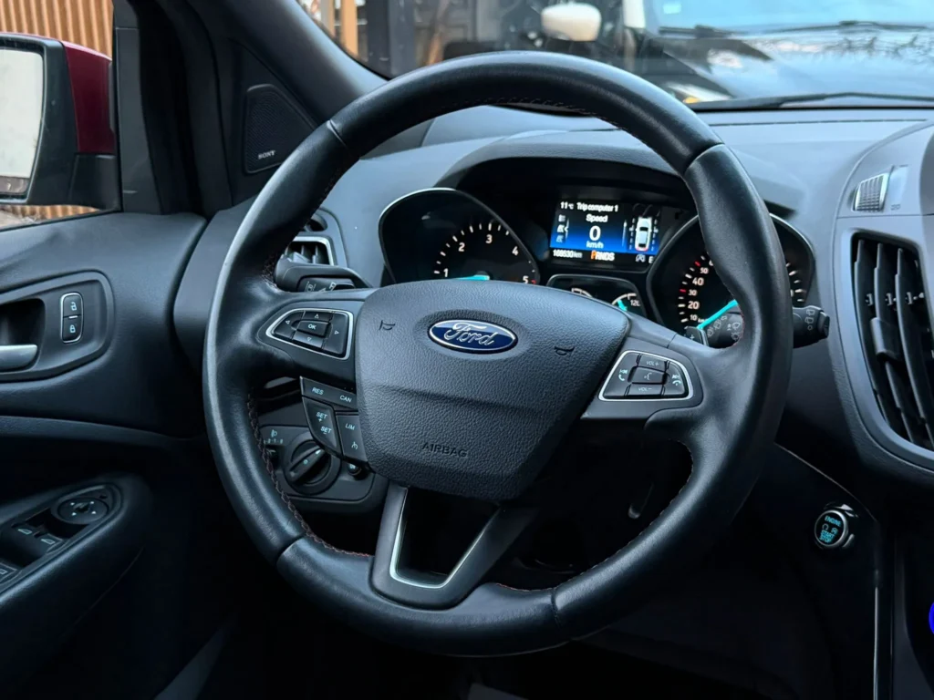 Ford Kuga ST-Line volan sport cu padele