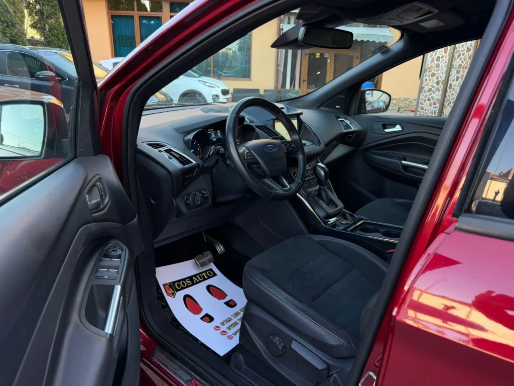 Interior Ford Kuga ST-Line Alcantara și piele