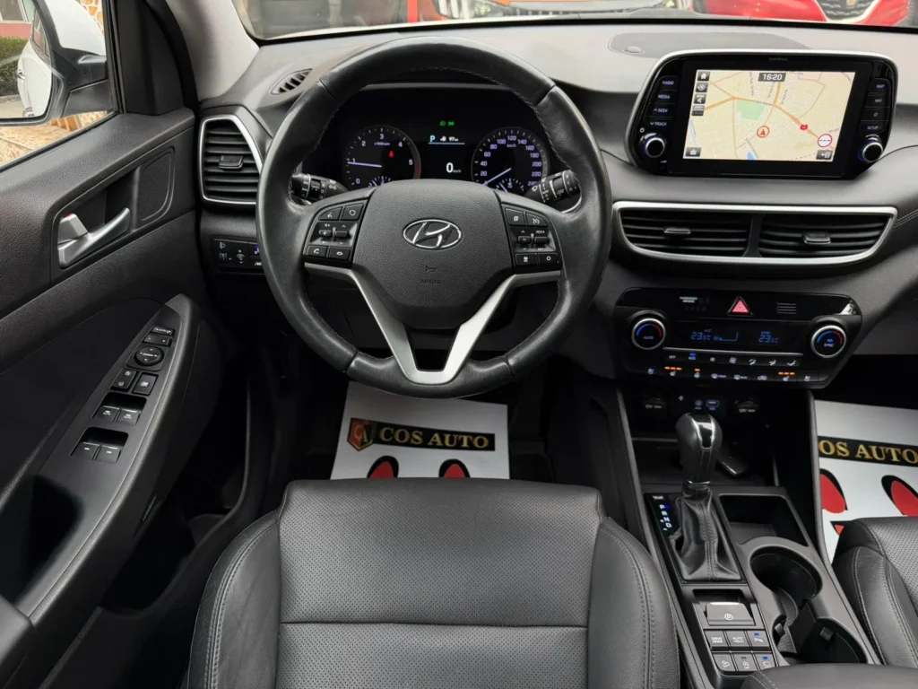 Interior Hyundai Tucson piele premium și panoramic