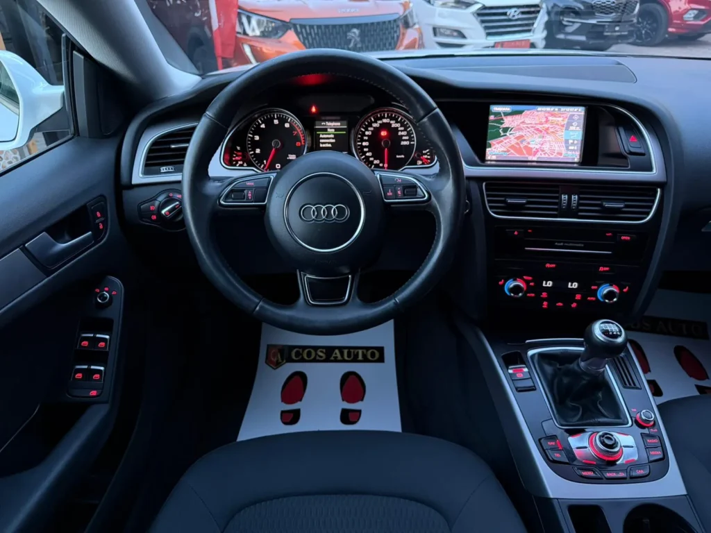 Interior Audi A5 S line volan multifuncțional