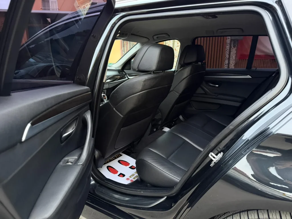 Interior BMW Seria 5 piele premium și scaune electrice