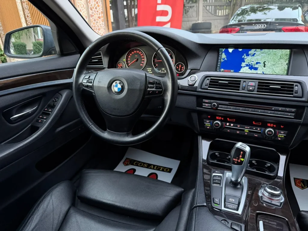 BMW 525d sistem navigație mare color