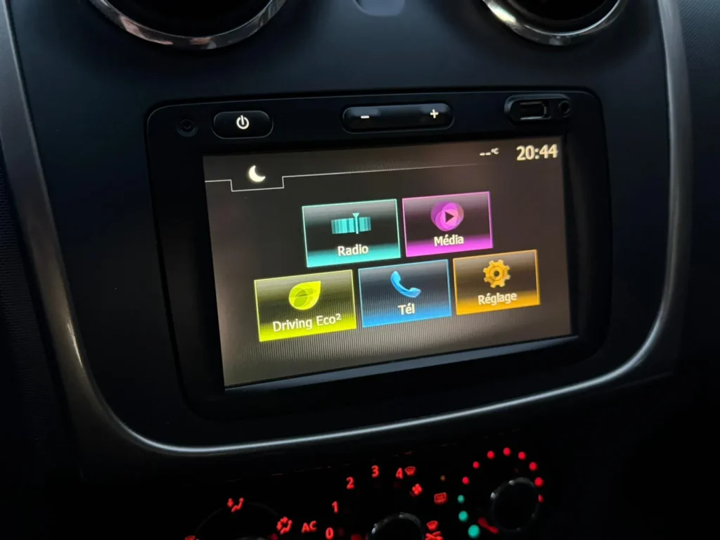 Dacia Sandero Stepway sistem multimedia Bluetooth