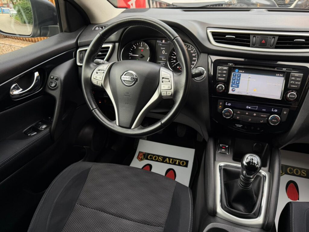 Nissan Qashqai panoramic și interior confort